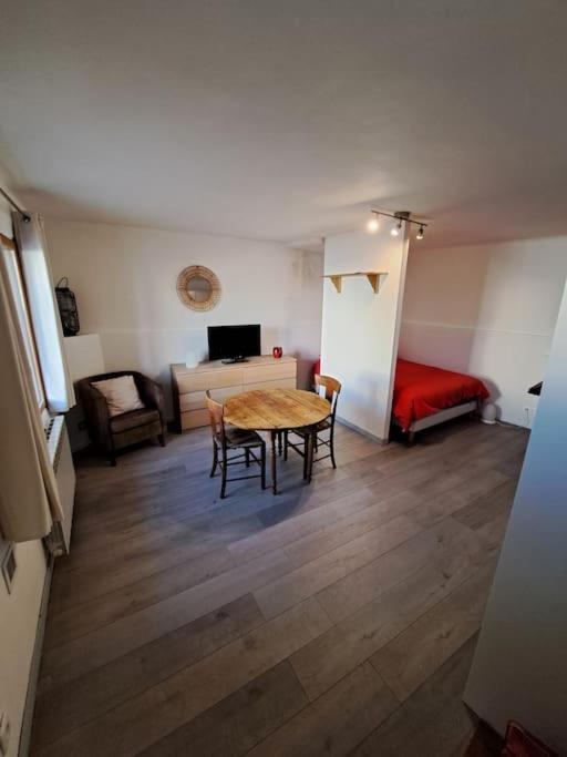 Le Studio De La Place Chalier LʼIsle-sur-la-Sorgue Esterno foto