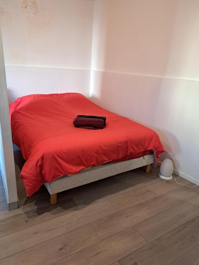 Le Studio De La Place Chalier LʼIsle-sur-la-Sorgue Esterno foto