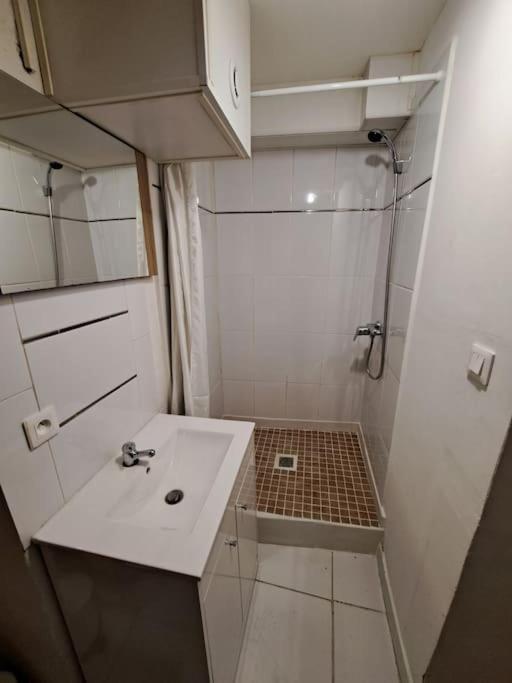 Le Studio De La Place Chalier LʼIsle-sur-la-Sorgue Esterno foto